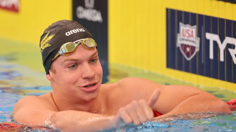 Léon Marchand bat le record de Michael Phelps lors du Pro Swim Series