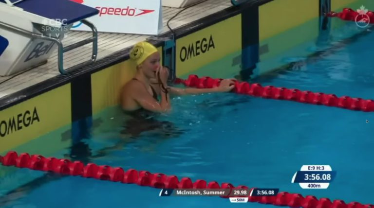 Summer McIntosh bat le record du monde du 400m nage libre
