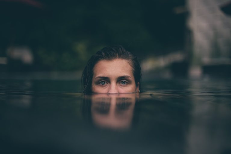 Les effets de la nage sous l’eau avec les yeux ouverts