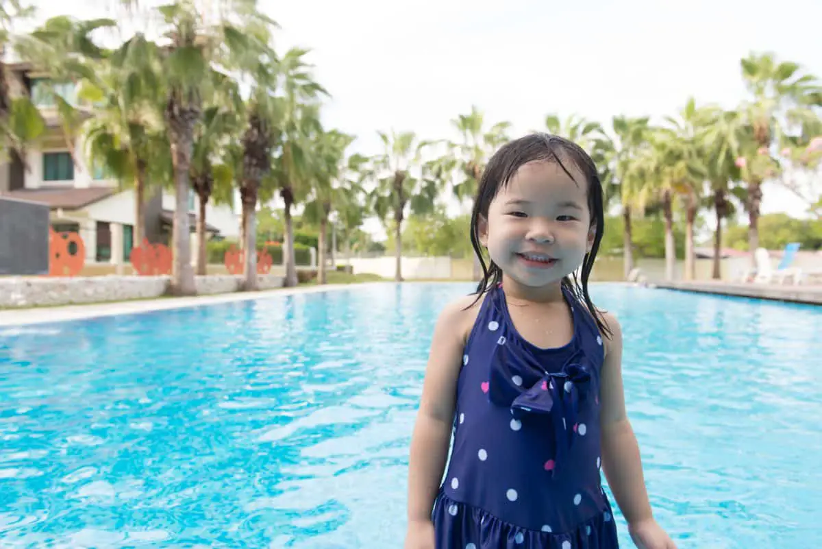 première leçon natation enfant