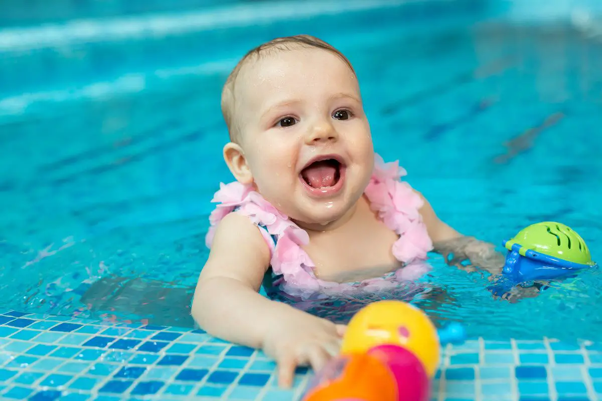 4 mois âge débuter cours bébé nageur