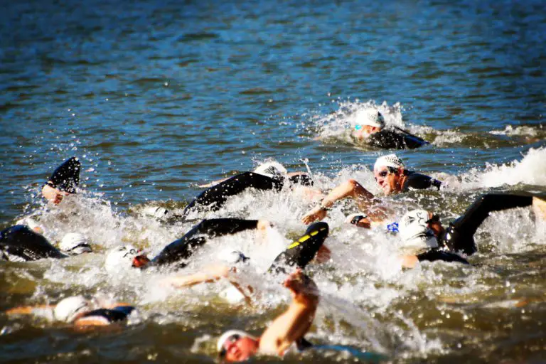 6 erreurs de natation commises par les triathlètes