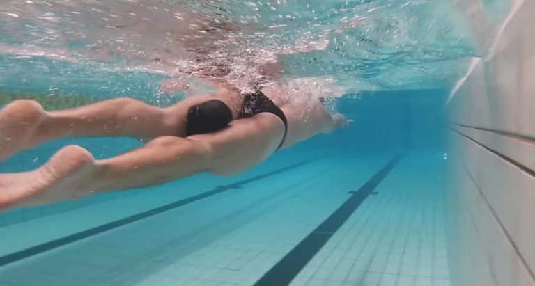 Comment utiliser un pull buoy pour améliorer sa nage et développer sa force