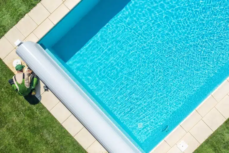 Les inconvénients du volet roulant solaire pour piscine