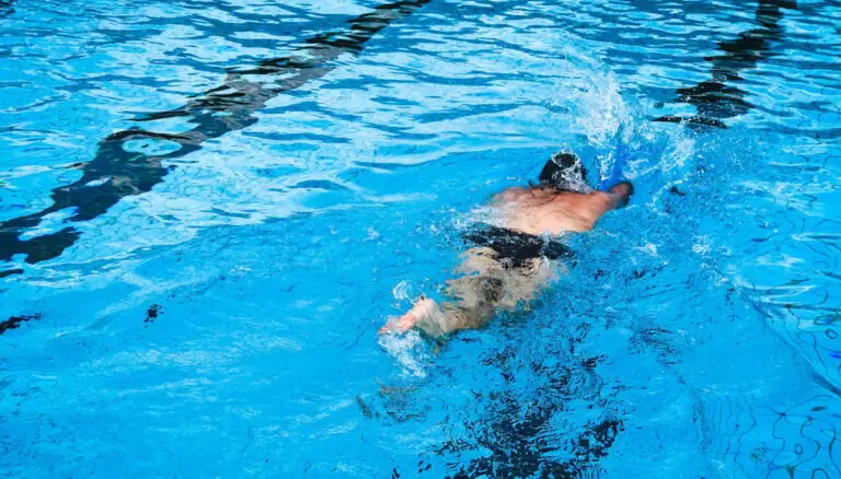 Quelle nage pour perdre du ventre : les meilleures techniques