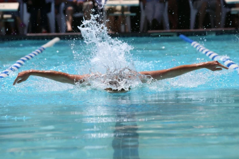 Faut-il prendre de la whey lorsque l’on pratique la natation?